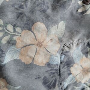 Vntg TOMMY BAHAMA Hawaiian Men's Silk Shirt XXL Pale Plumeria On Pastel Gray